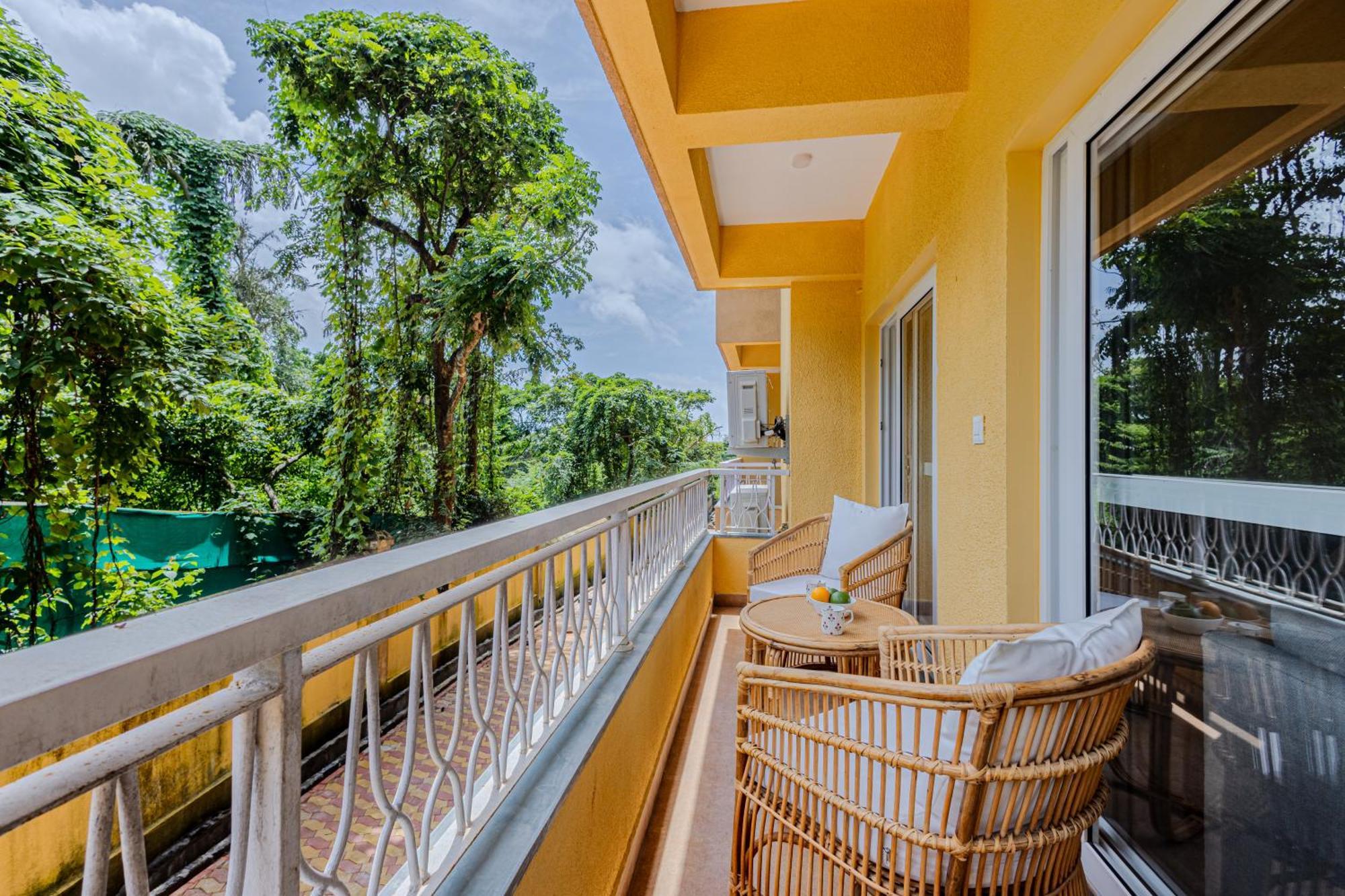 Alaya Stays 1 Bhk With Balcony & Pool - Veera Marina Candolim Exterior photo